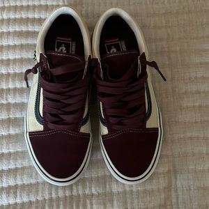 Men’s size 7.5 Vans - pop cush, worn once, maroon/burgundy’s with navy stripe
